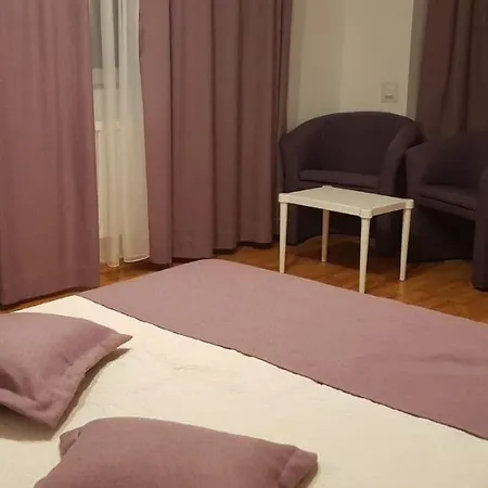 Casa Galbena 宾馆 Slănic
