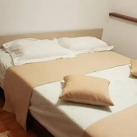宾馆 Casa Galbena Slănic