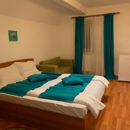 Casa Galbena * Slănic