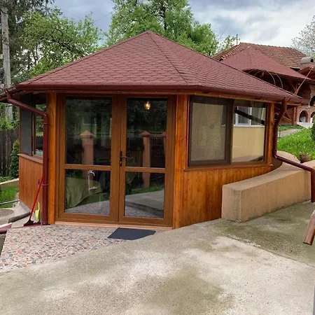 Casa Galbena 宾馆 *