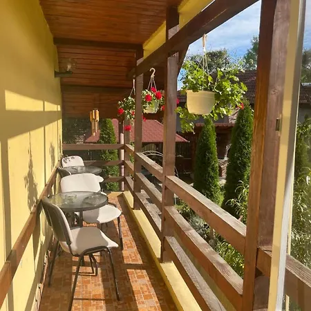 Casa Galbena *